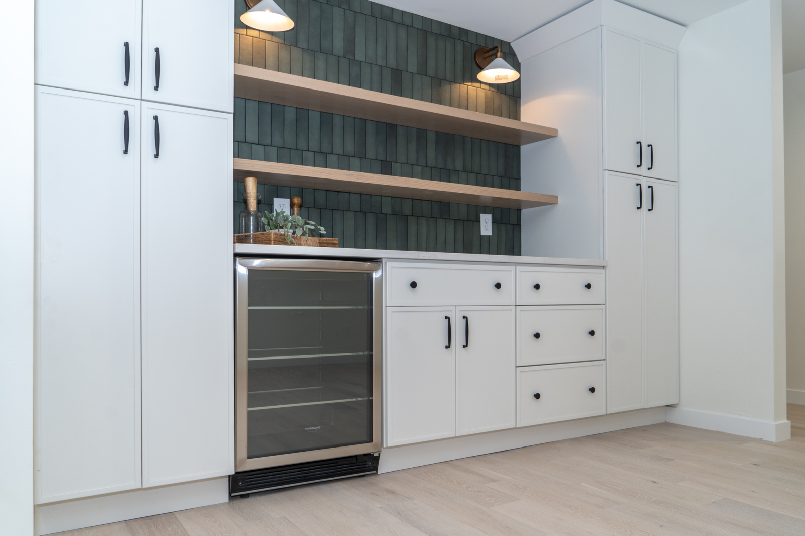 Slim Dove White Shaker